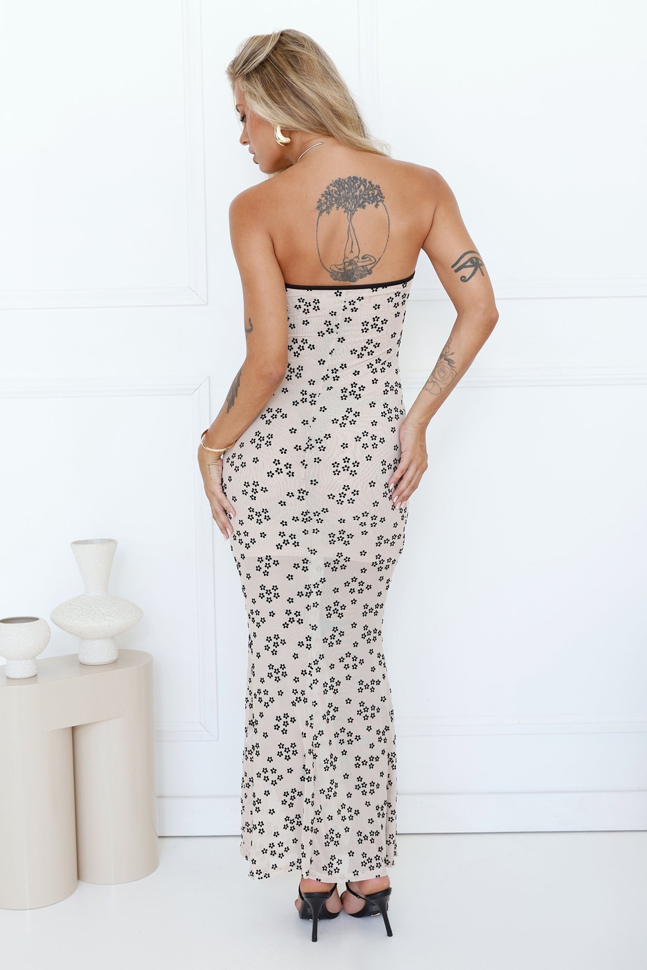 LIONESS Illuminating Maxi Dress Beige Floral